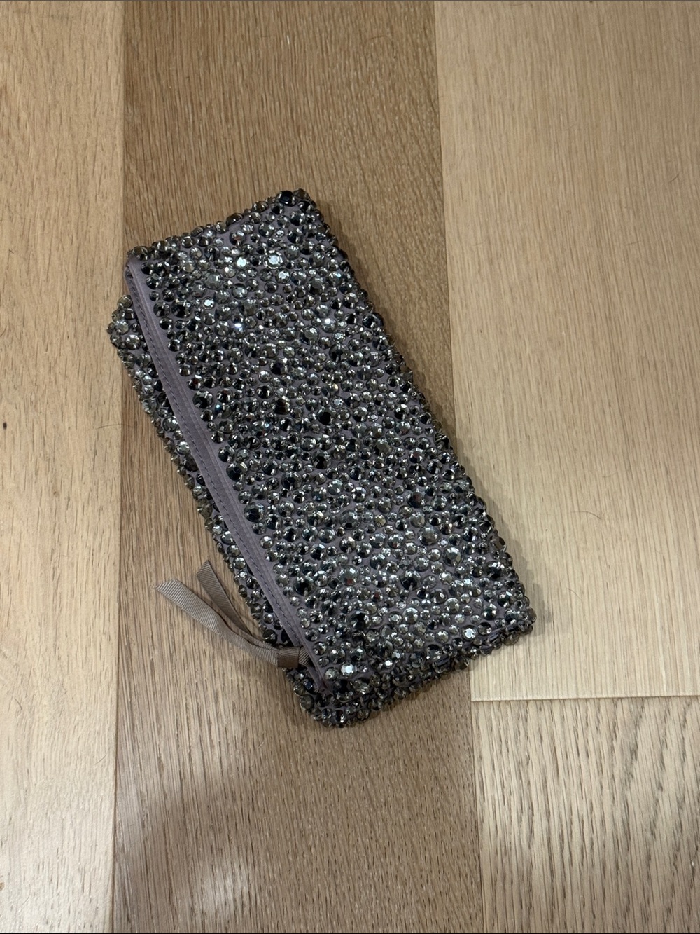 NWOT Banana Republic Beaded Crystal Zip Card Holder - Gray